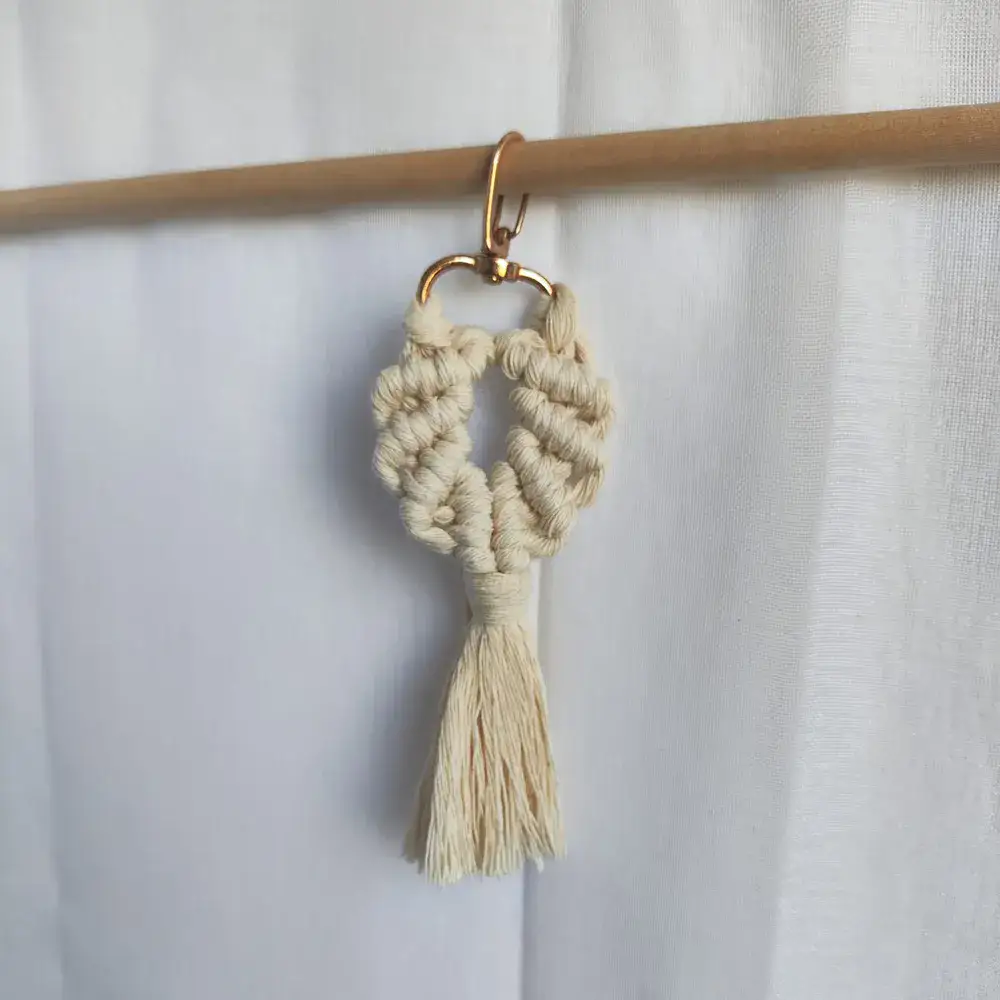 תליון עלה - לבן