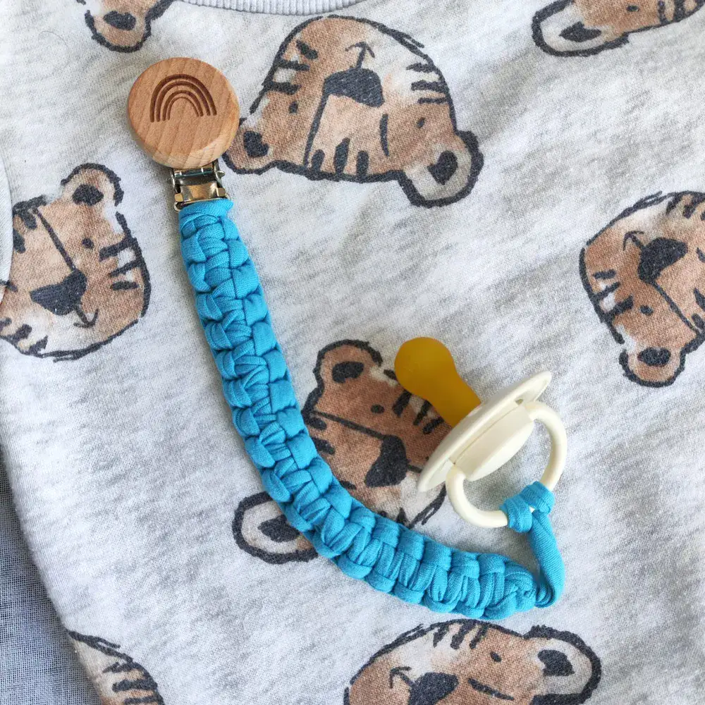 מחזיק מוצץ מבד בצבע כחול