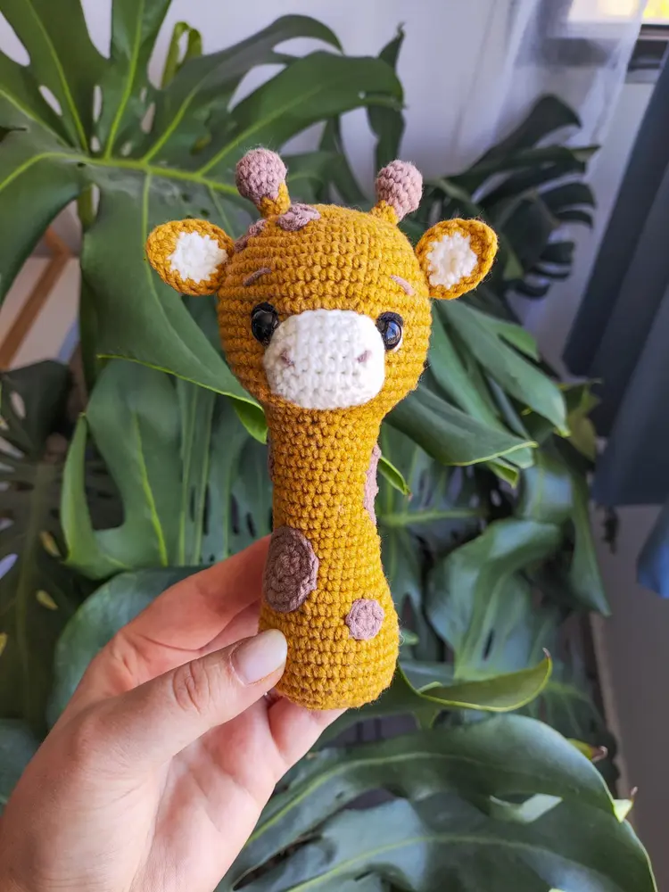 רעשן גדול - ג'ירף צהוב