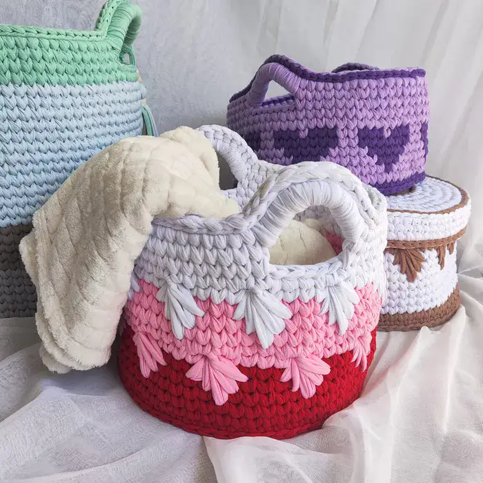 סלסלה אדומה אלגנטית - גדולה