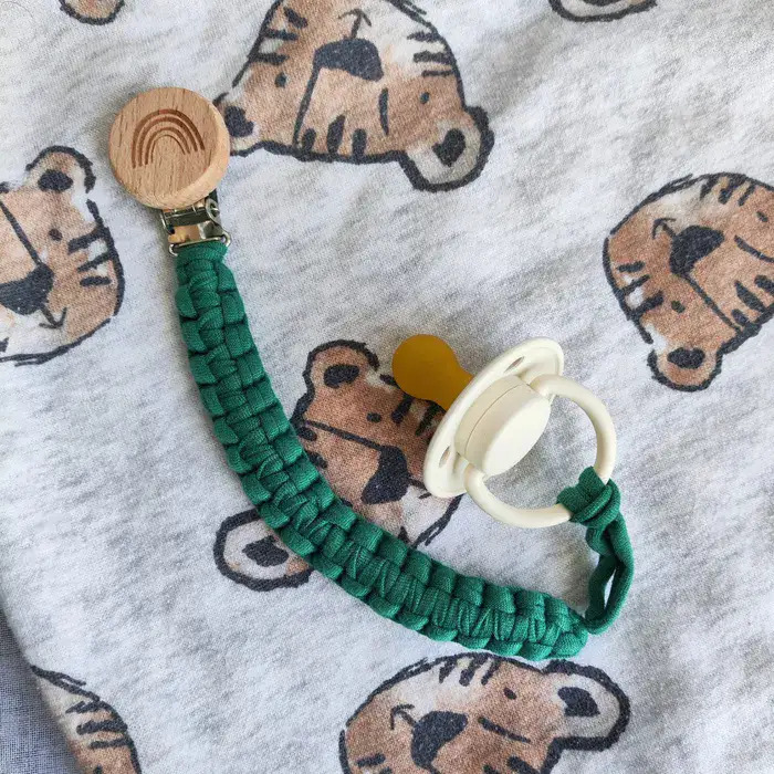 מחזיק מוצץ מבד בצבע ירוק