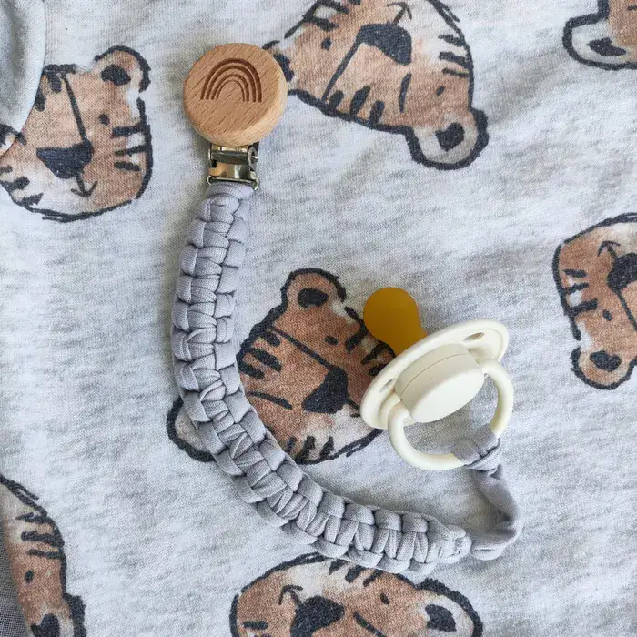 מחזיק מוצץ מבד בצבע אפור